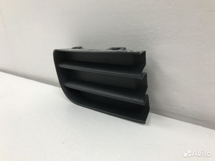 Рамка противотуманной фары правой Renault Megane 2