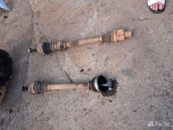 Привод передний Рено Логан 1.6 МКПП 8кл