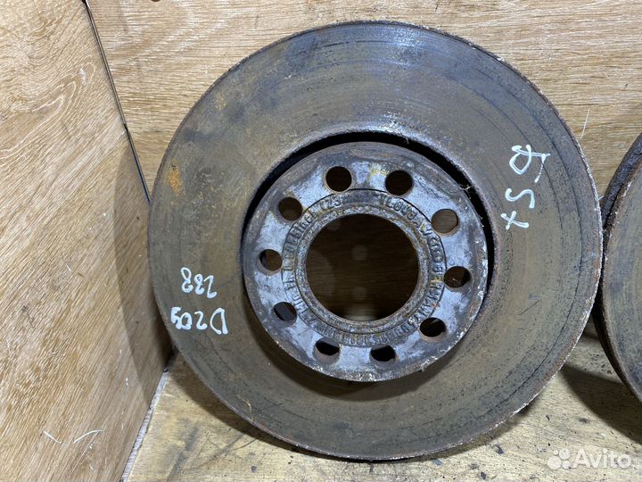 Комплект передних тормозных дисков Passat B5 + 209