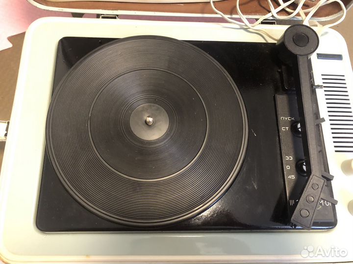 Проигрыватель пластинок Юность 301