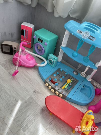 Кухня, трюмо, игрушки для девочки