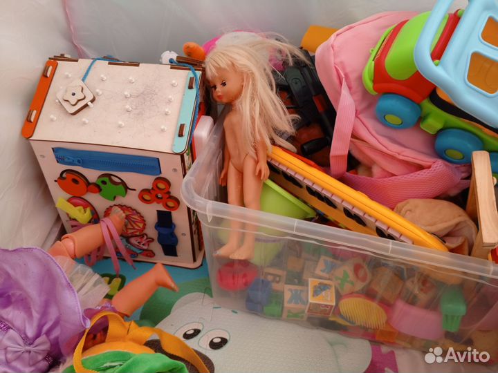 Игрушки. Куклы, мягкие игрушки, кубики