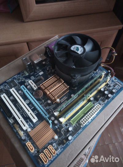 Материнская плата 775