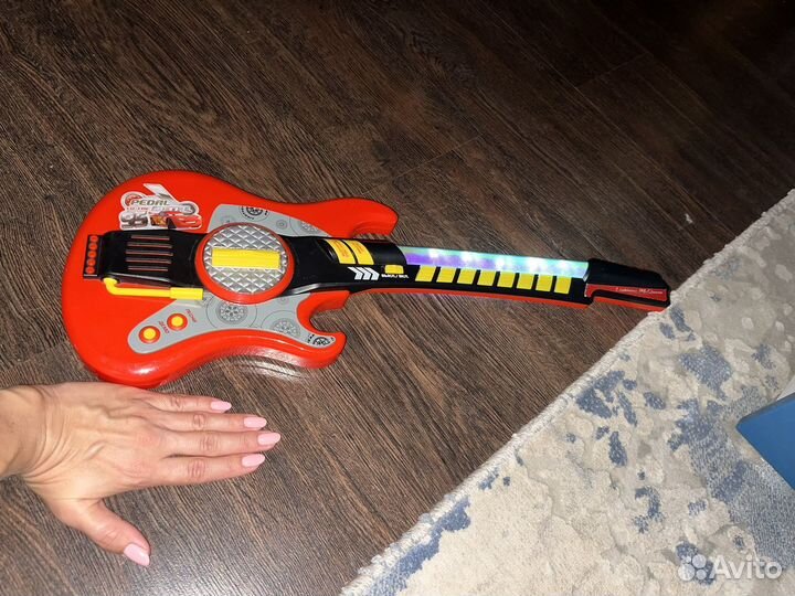 Музыкальная гитара