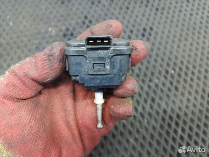 Моторчик корректора фары левый