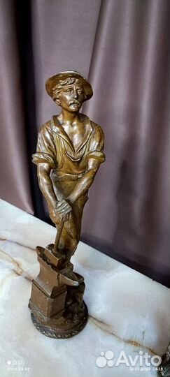 Шпиатор статуэтки конец 19 века