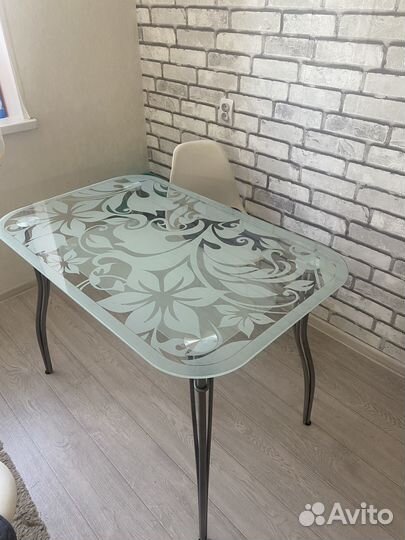 Продам кухонный стол