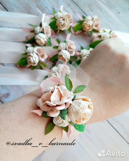 Свадебные подвязка, браслеты подружкам, бутоньерка