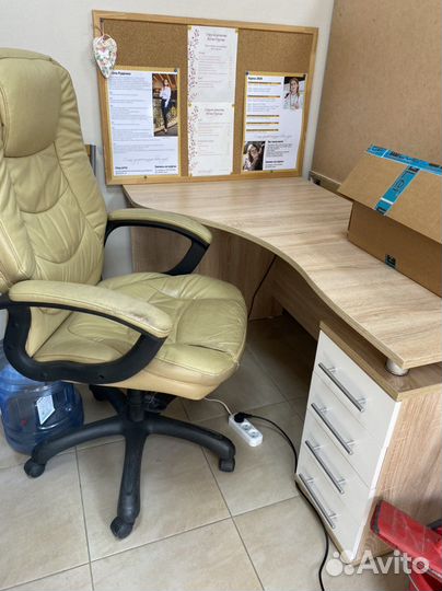 Компьютерный стол, стул кожа, доска