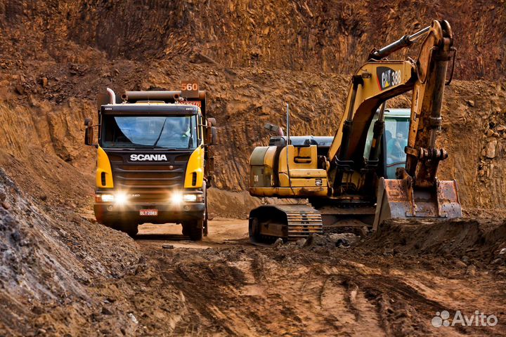 Водитель самосвала