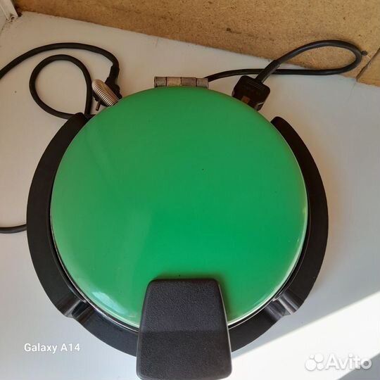 Электрическая вафельница бу