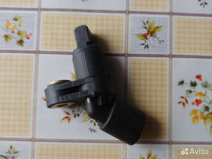 Датчик ABS перелний фольцваген