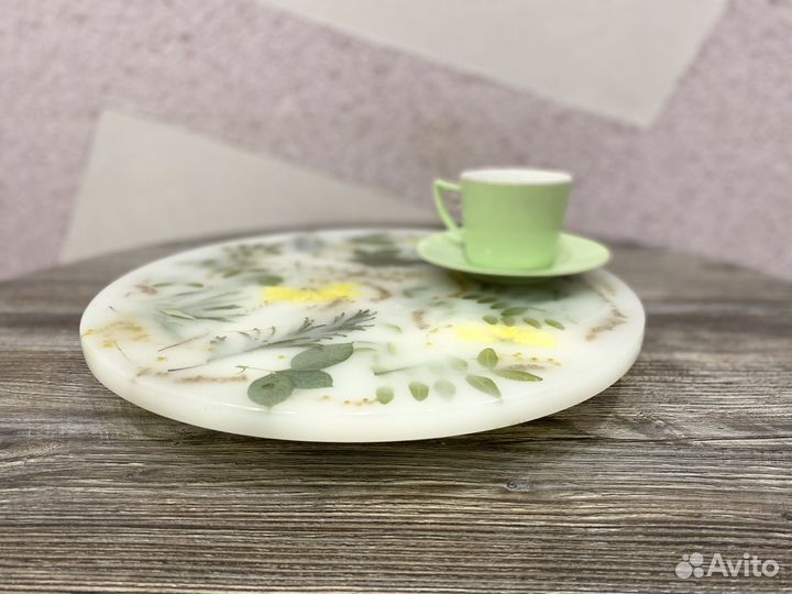 Вращающийся поднос из эпоксидной смолы