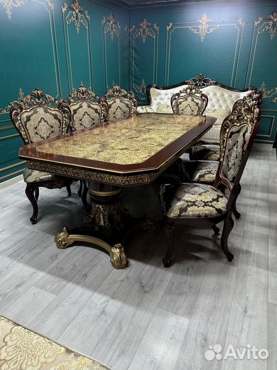 В наличии стол