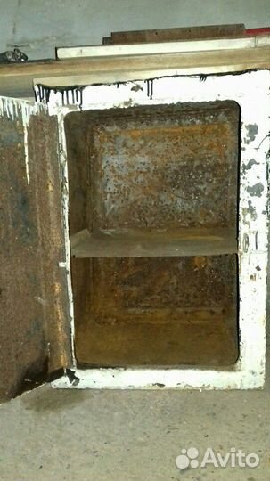 Сейф металлический