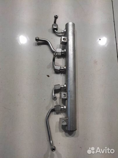 Топливная рампа (левая) (BMW 7 G11/G12)