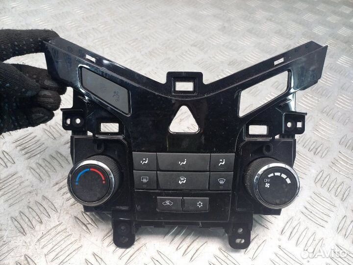 Блок управления печкой Chevrolet Cruze 1 1.6 F16D4