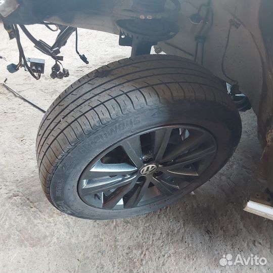 VW polo литые диски с резиной