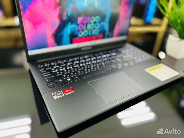 Мощный ноутбук Asus Ryzen 5 7520U/DDR5-8/SSD/610M