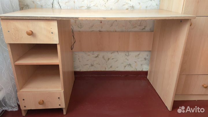 Письменный стол