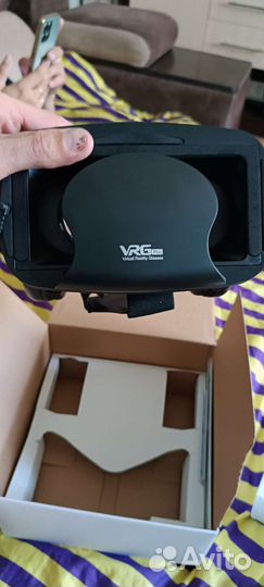 Очки вертуальной реальности. И жостик