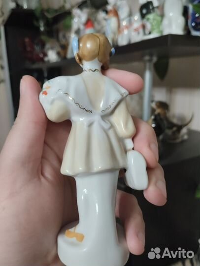 Статуэтка фарфор