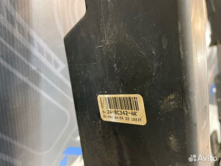 Диффузор радиатора Ford Explorer U251 4.6L 3V V8