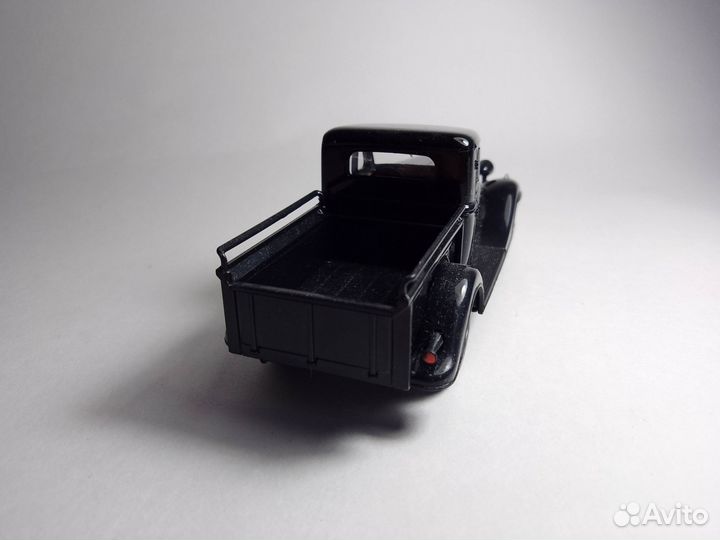 Машинки в масштабе 1/43 наш автопром Газ