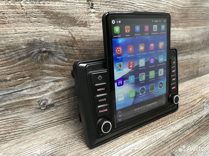 Магнитола на Volkswagen в стиле Тесла