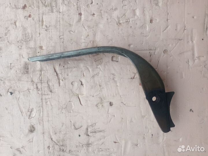 Кронштейн выпускного коллектора Volkswagen Passat