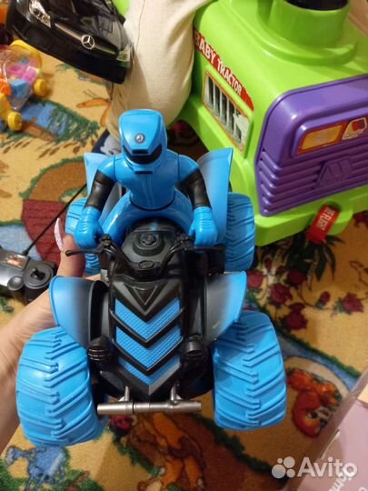 Детский квадроцикл на пульте