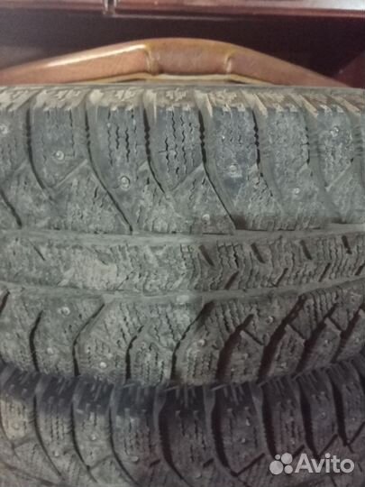 Bridgestone Ice Cruiser 7000 215/65 R16 98T