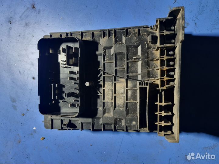 Блок предохранителей Jetta 5