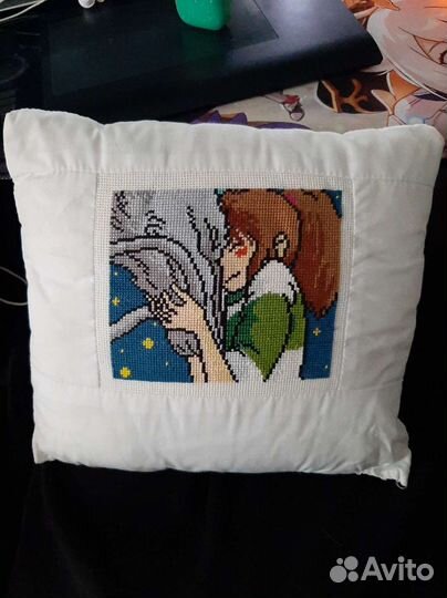 Подушка с вышивкой из аниме 