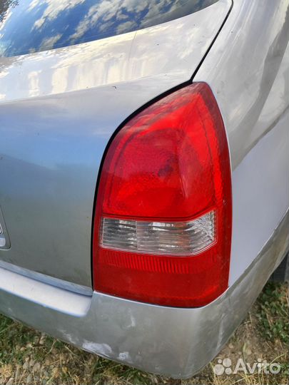 Задняя правая фара Nissan Primera P12