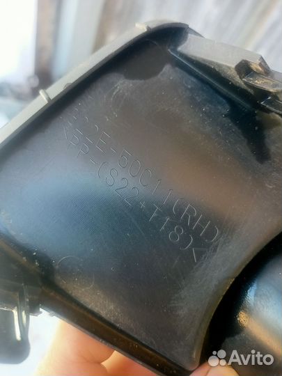 Накладка противотуманной фары передняя правая Mazd