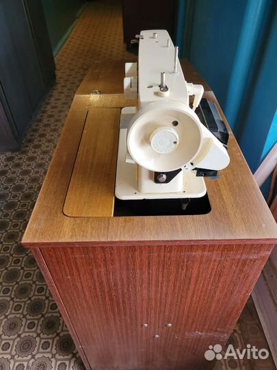 Швейная машинка Чайка 142м бу