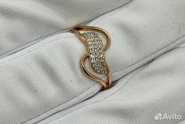 Кольцо с синтетическим камнем Золото