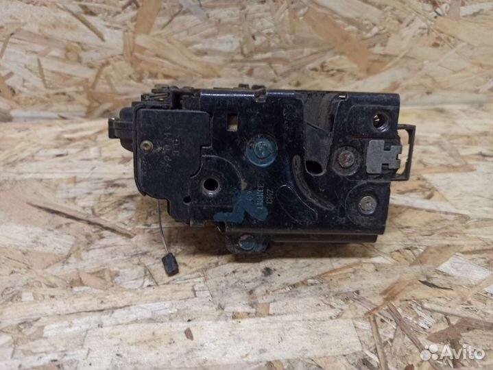 Замок двери передний левый VW Golf 4, Bora