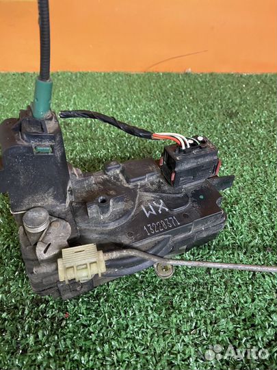 Замок двери Передний левый Opel Astra H