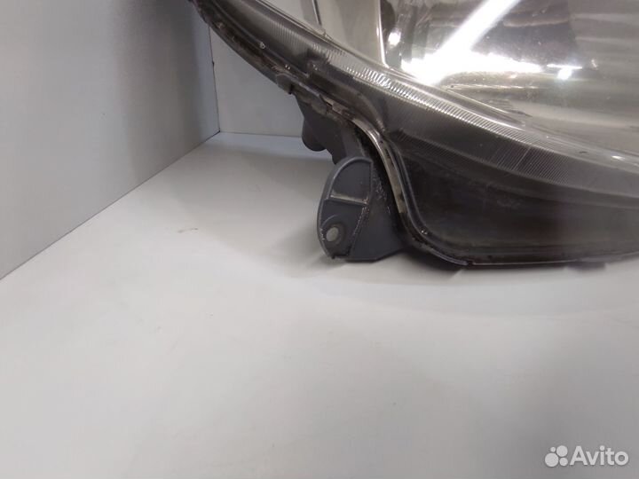 Фара передняя правая Тойота Фанкарго. Галоген