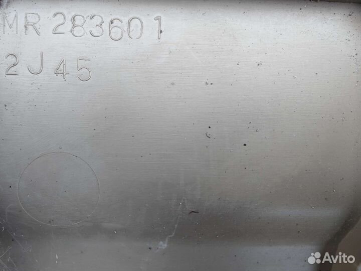 Накладка задней двери Mitsubishi Chariot Grandis