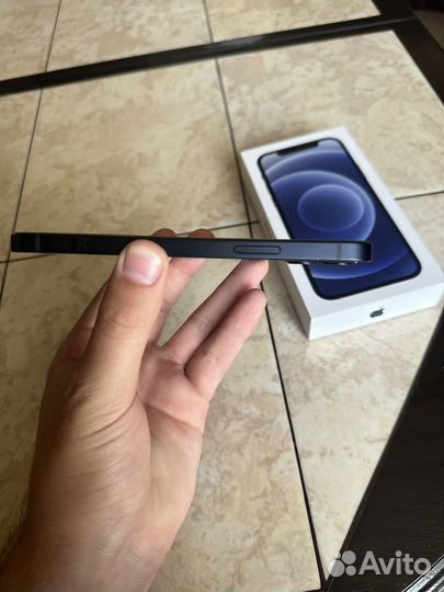 Телефон iPhone 12