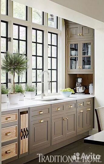 Кухня с витражами