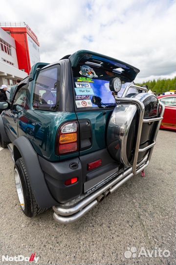 Toyota RAV4 2.0 AT, 1995, 220 000 км