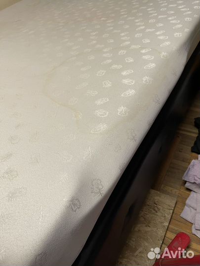 Продам кровать с матрасом 160 200 экокожа