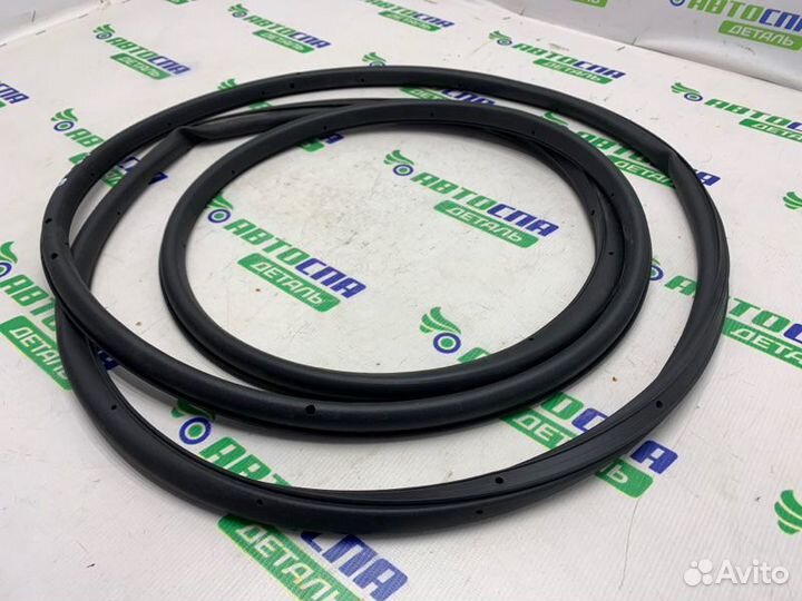 Уплотнитель двери передний правый Mazda Cx-30