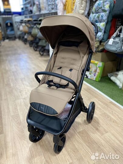 Коляска прогулочная Carrello Nero