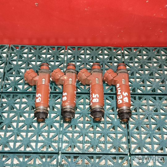 Форсунка топливная Mazda Demio DW B5 1.5