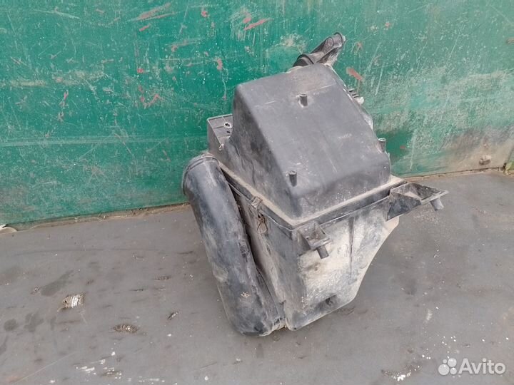 Корпус воздушного фильтра Audi A6 C4 2.5 TDI AAT